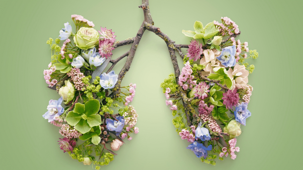 Pulmão deito com flores e galhos.