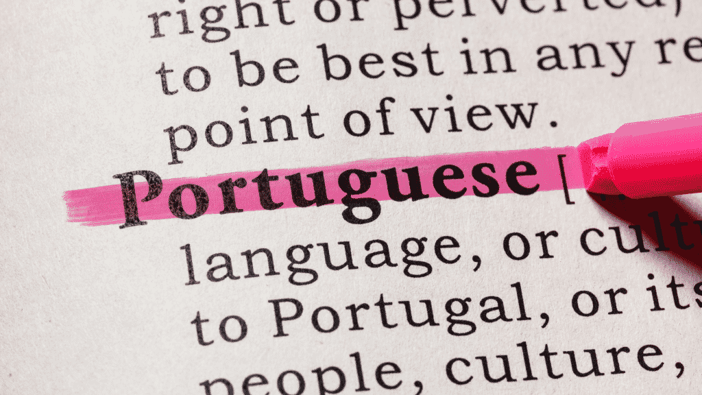 Um marcador de texto rosa sublinhando a palavra "Portuguese".