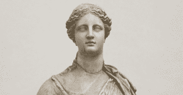 Estátua da deusa grega Deméter.