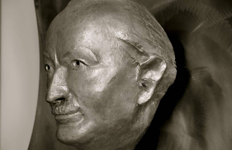 Uma estátua do filósofo Martin Heidegger.