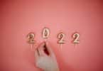 Velas de número formando o ano 2022