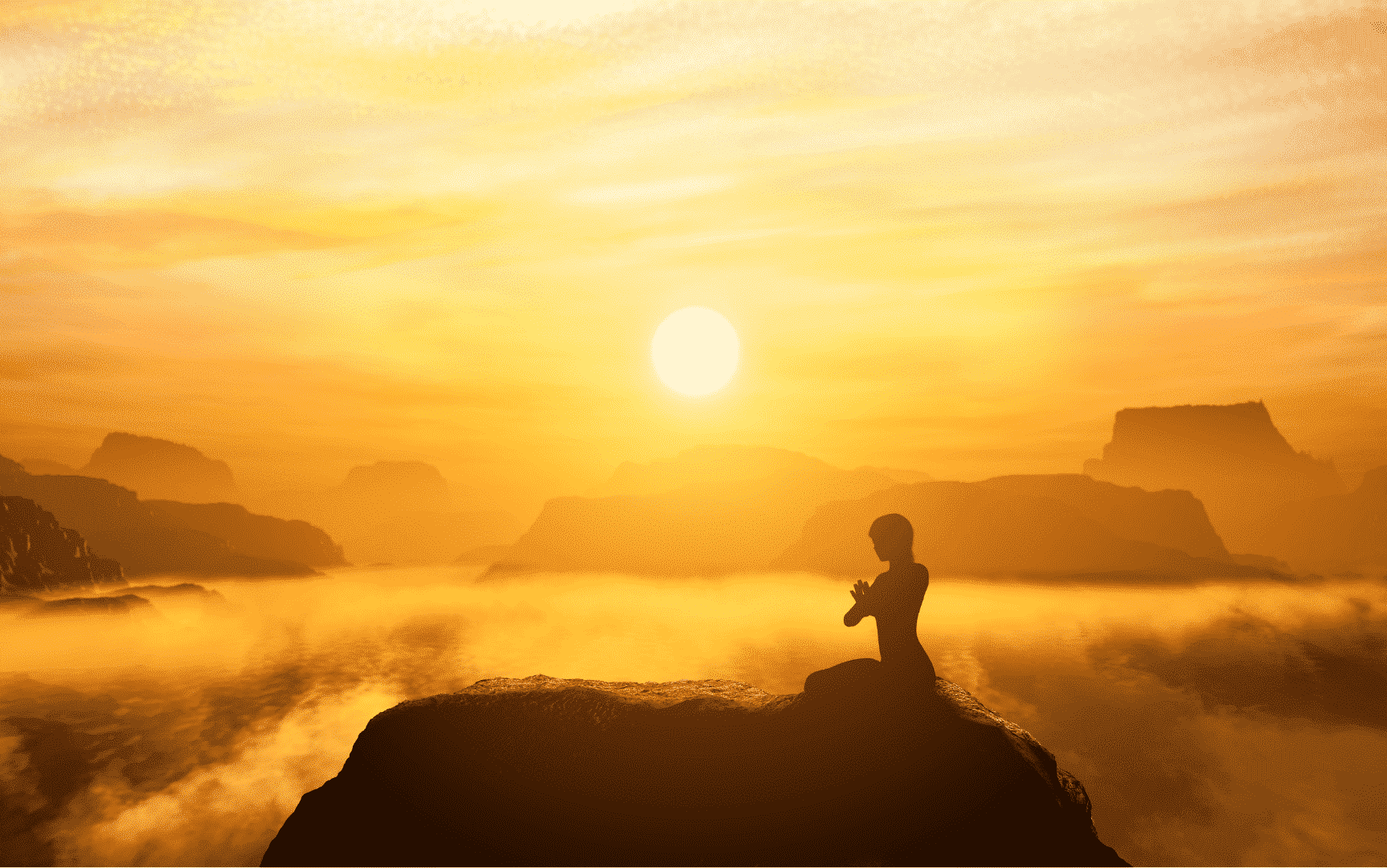 Uma pessoa meditando em meio a um deserto montanhoso. Ao fundo, um sol forte e nuvens com tons alaranjados. 