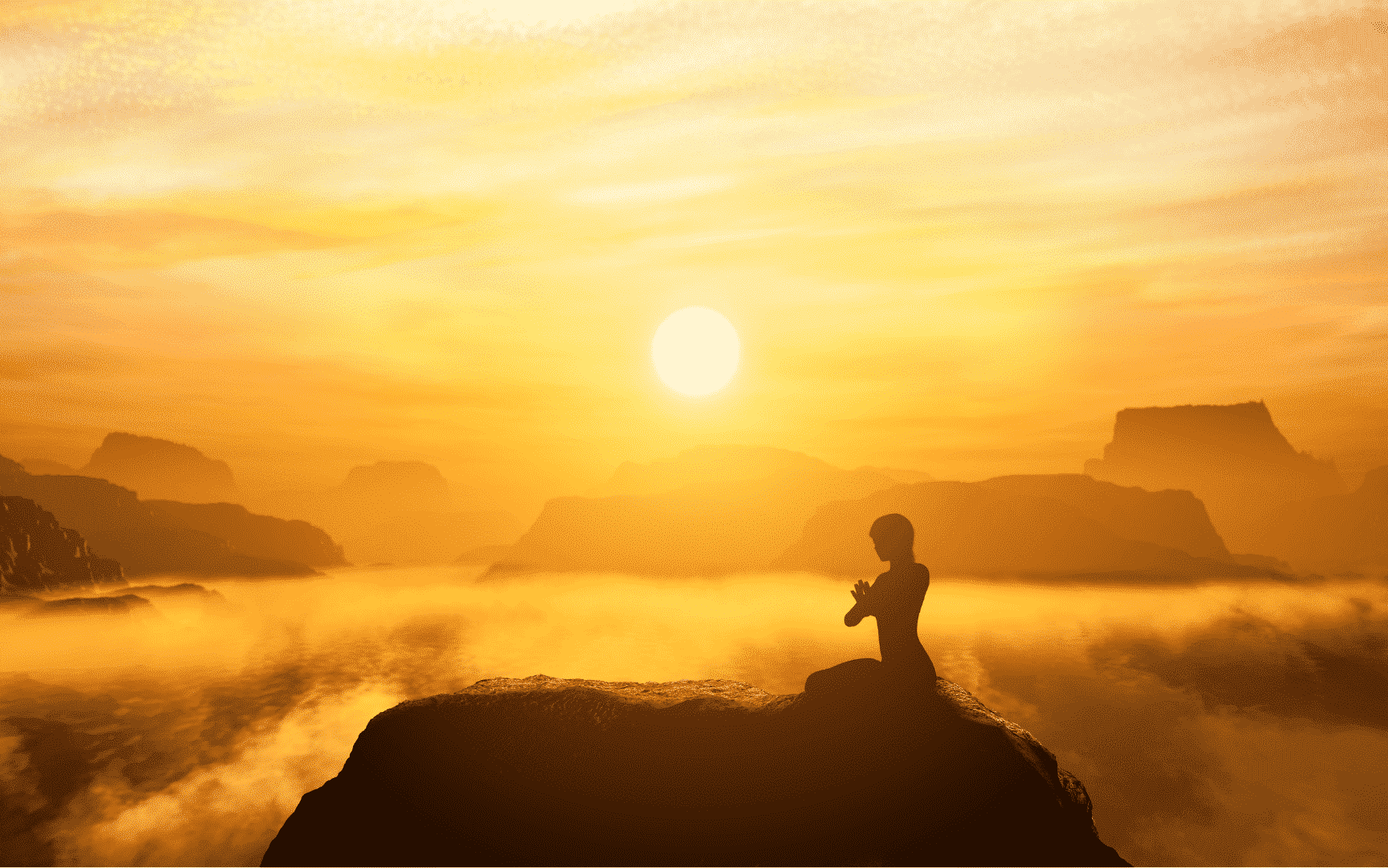 Uma pessoa meditando em meio a um deserto montanhoso. Ao fundo, um sol forte e nuvens com tons alaranjados.