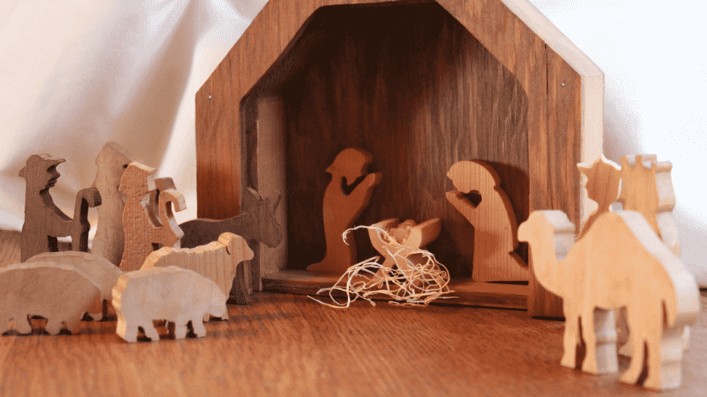 Bonecos de madeira. Representam o nascimento de Jesus.