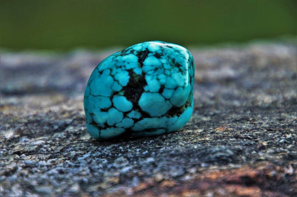 Pedra azul turquesa.