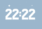 Número 22:22 escrito em um fundo azul claro.