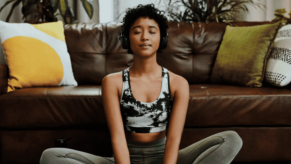 mulher meditando