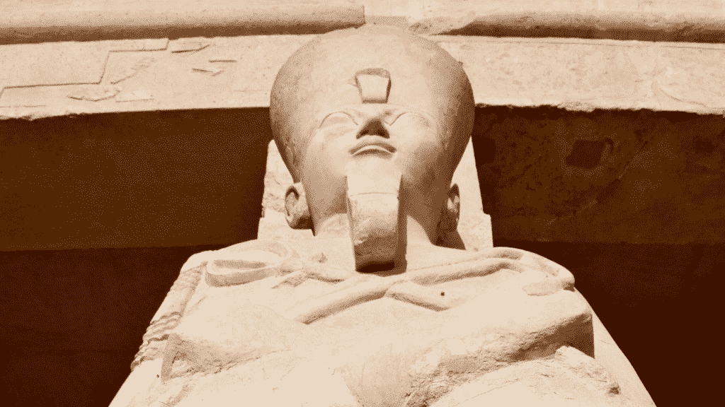 Uma estátua do Deus egípcio Osíris.