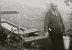 Uma fotografia antiga de Martin Heidegger.