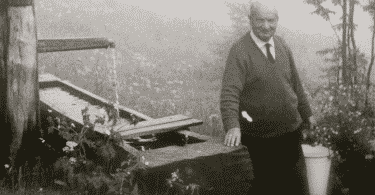 Uma fotografia antiga de Martin Heidegger.