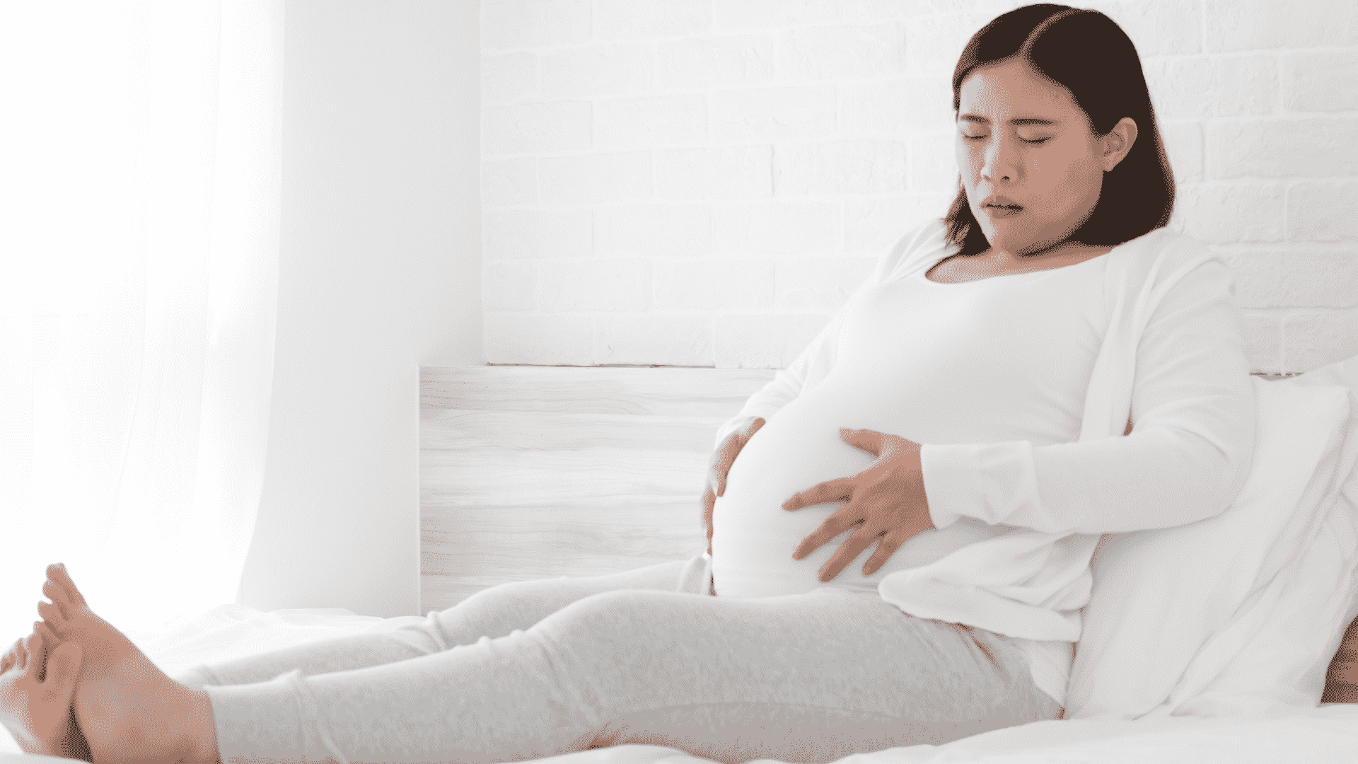 Легкие боли при беременности. У беременной болит живот. Беременные с больным животом.