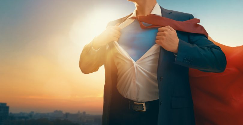 Ilustração realista de um homem utilizando um traje de super-herói que se assemelha ao do Super Homem, herói da DC Comics.