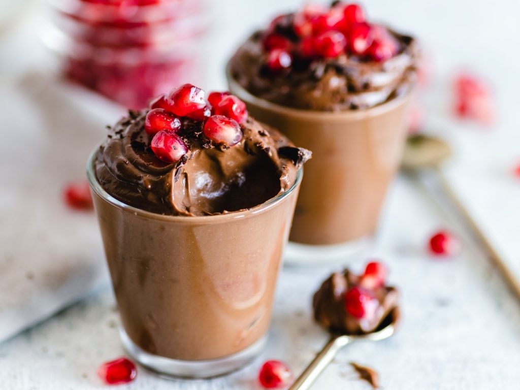 Mousse de chocolate em copos.