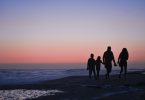 Famíllia na praia.