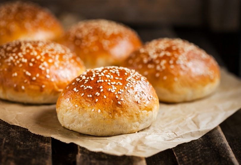 Pão de hambúrguer com gergelim