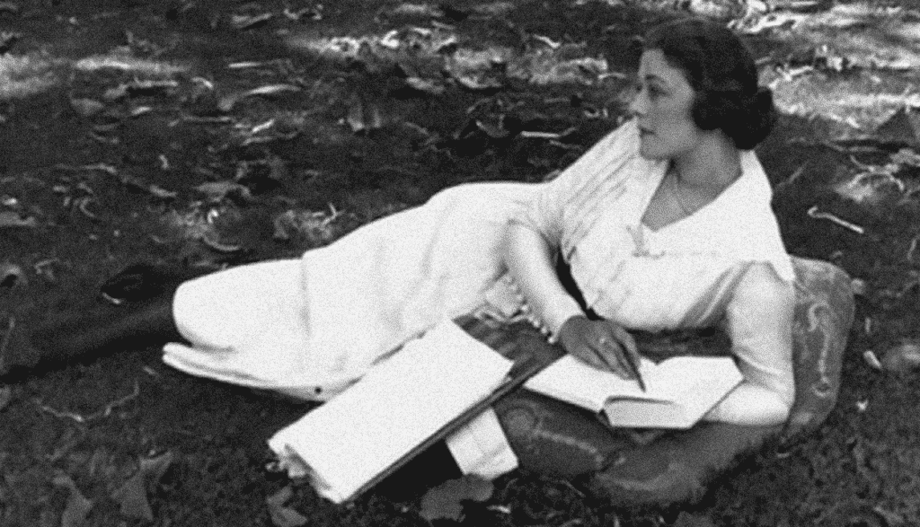 A roteirista Frances Marion.