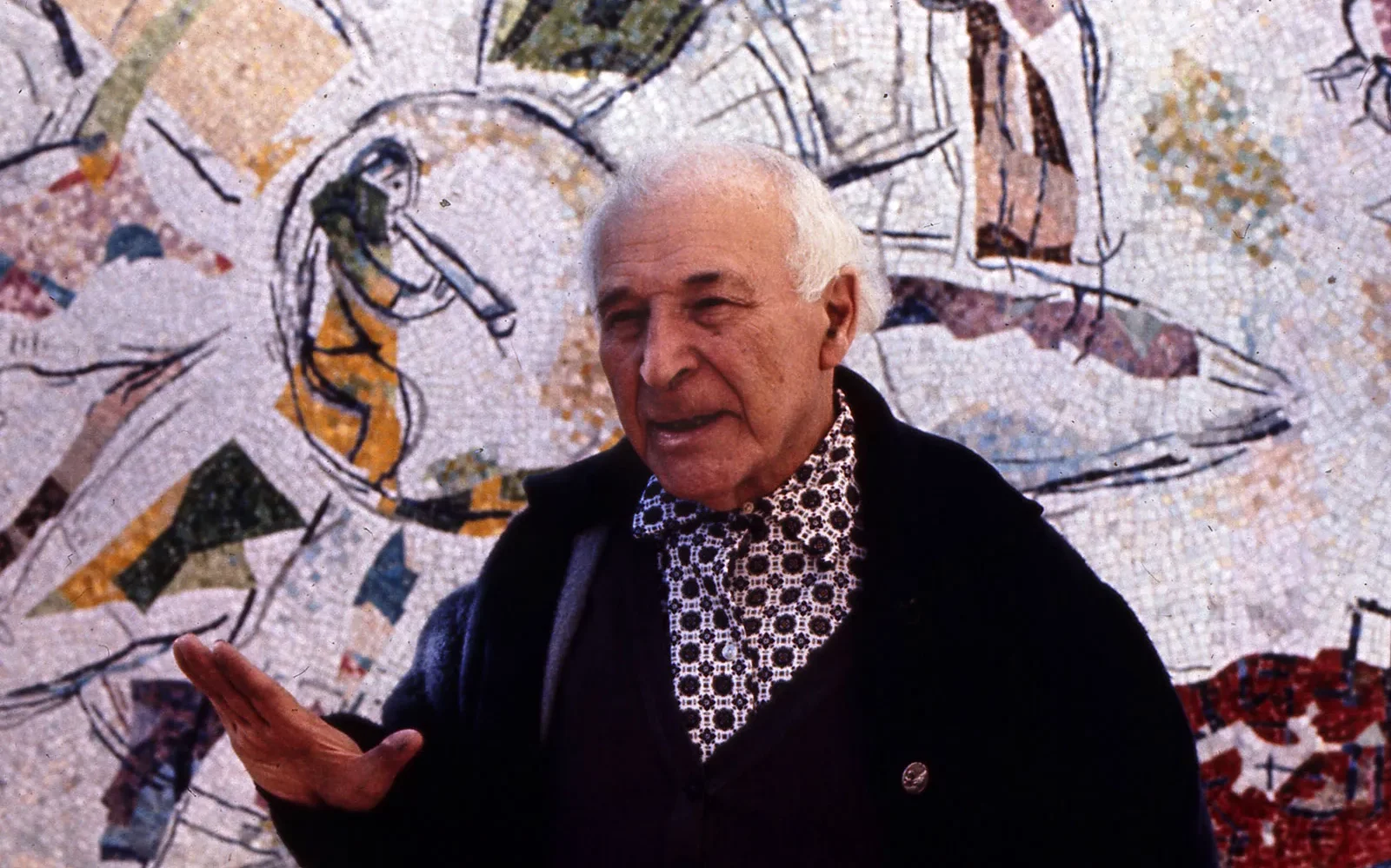 O artista Chagall durante a sua velhice.