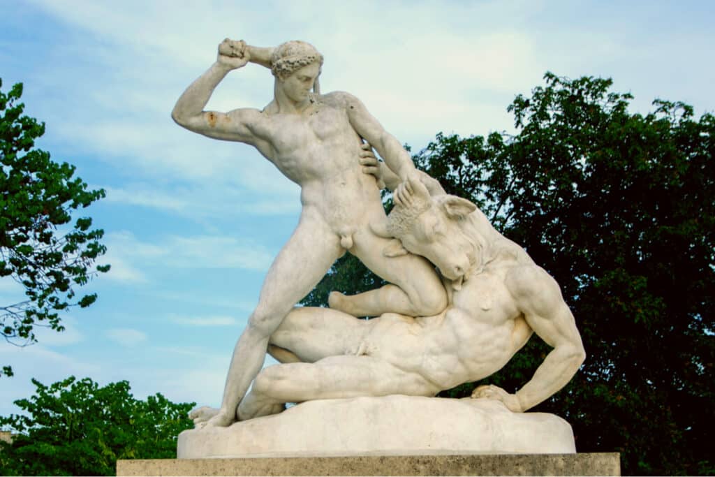 Estátua de Teseu derrotando o Minotauro.