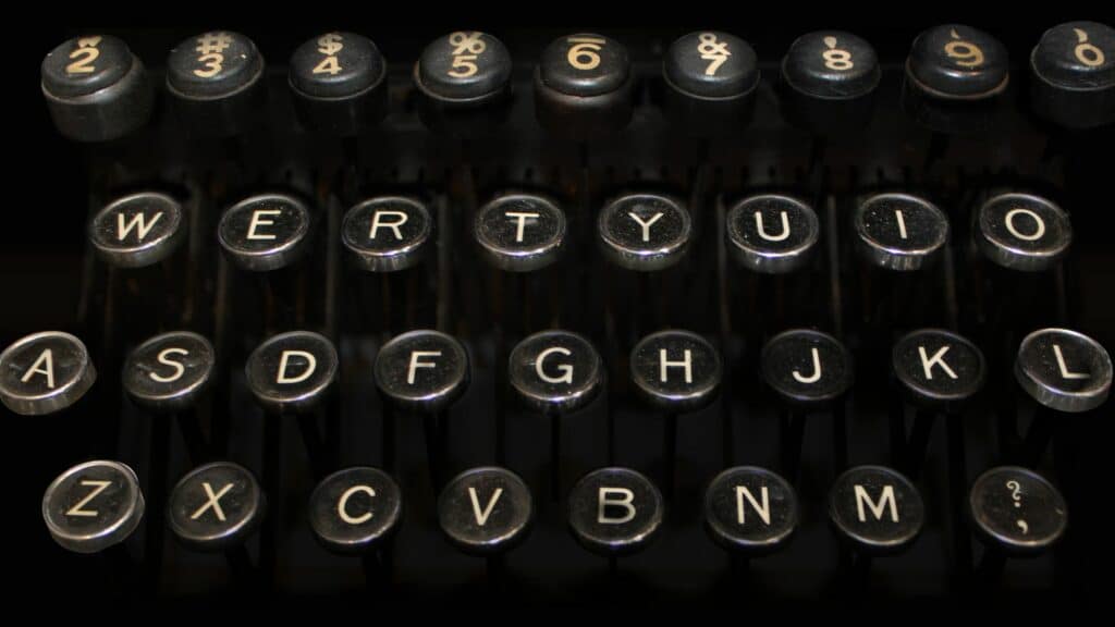 Teclas de uma máquina de escrever.