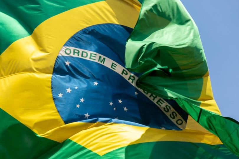 A bandeira do Brasil.