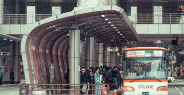 Foto de um terminal de ônibus