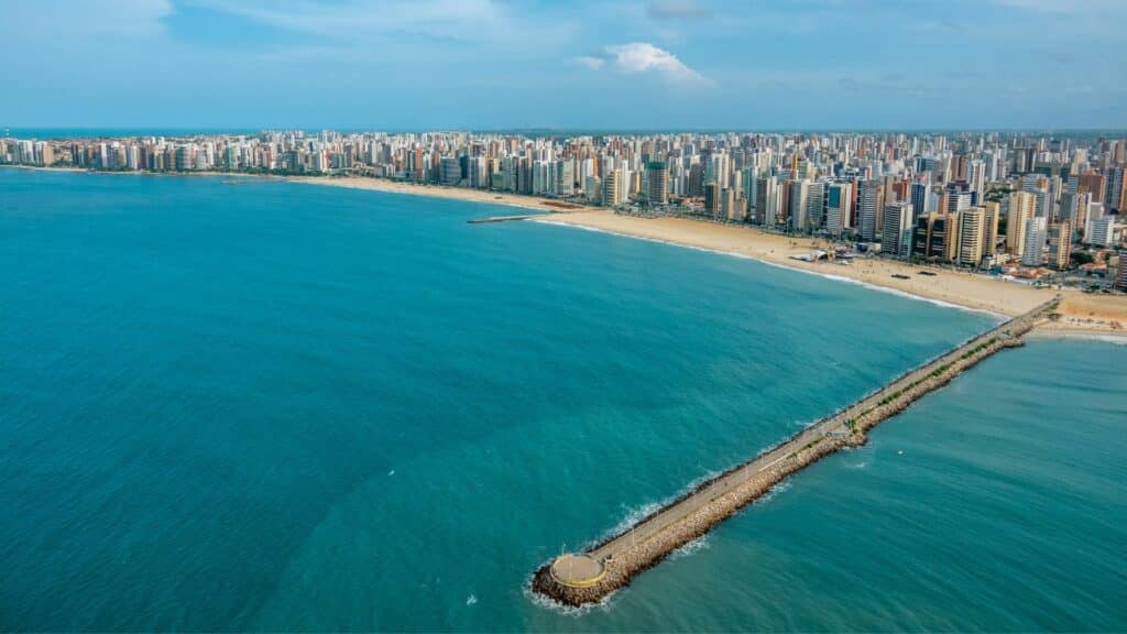 Imagem da praia dos Meireles em Fortaleza, Ceará