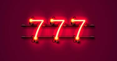 Número 777 em letras de neon vermelho