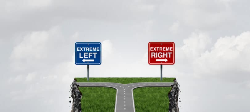 Placas indicando "esquerda" e "direita". Ambos os caminhos dão para um abismo