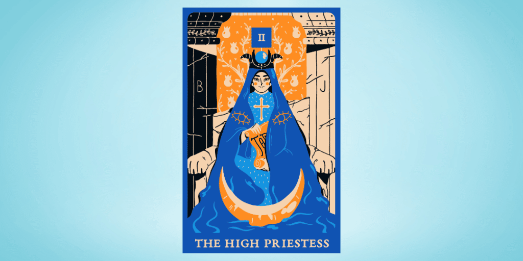Carta da Sacerdotisa. Mulher com manto azul sentada em um trono. Atrás há duas colunas, uma branca e uma preta. A preta tem a inicial B. A branca tem a inicial J. Ela está segurando um pergaminho. Aos seus pés há uma lua crescente.