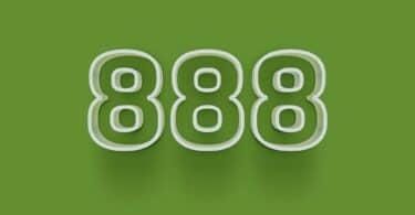 Imagem digital do número 888 em branco num fundo verde
