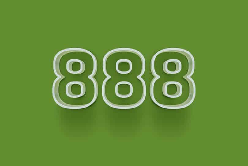 Imagem digital do número 888 em branco num fundo verde