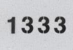 Número 1333 escrito na cor preta, em uma superfície branca.