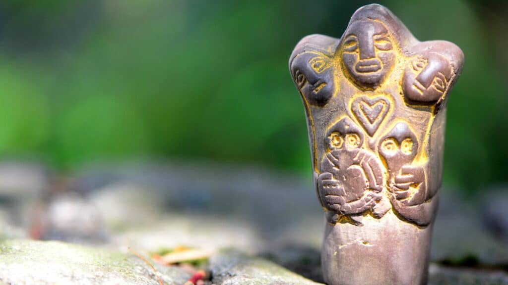 Escultura de Pachamama ao ar livre