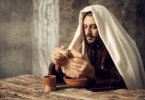 Jesus repartindo um pedaço de pão