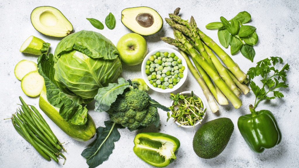 Diferentes tipos de comida na cor verde