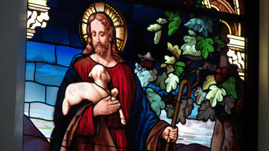 Vitral de Jesus Cristo segurando um cordeiro 