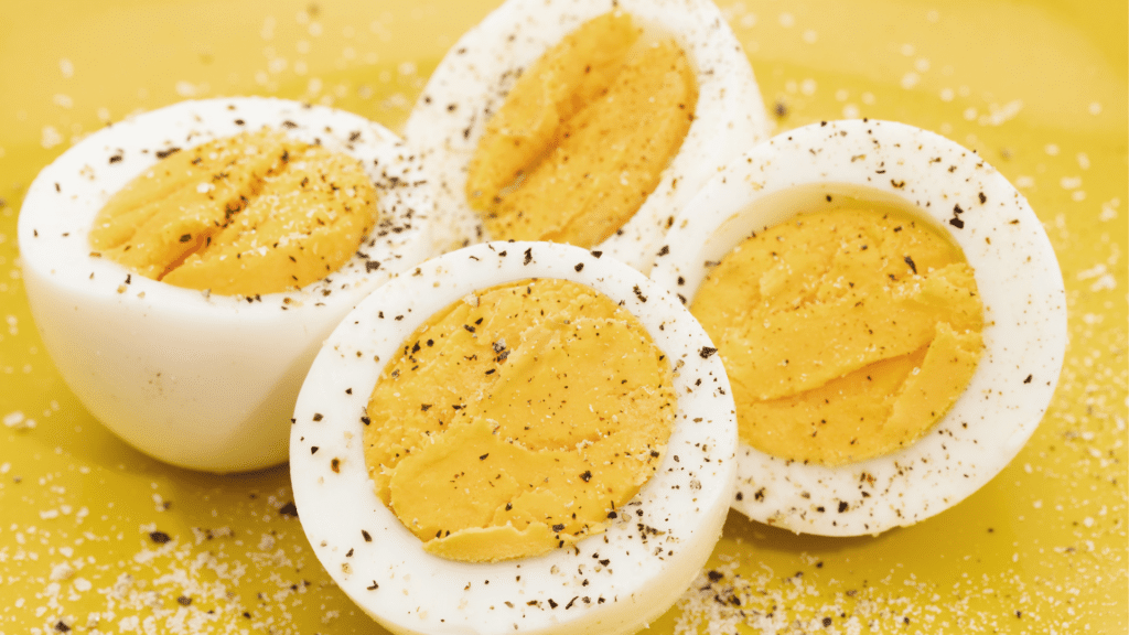 Imagem de ovos temperados. 