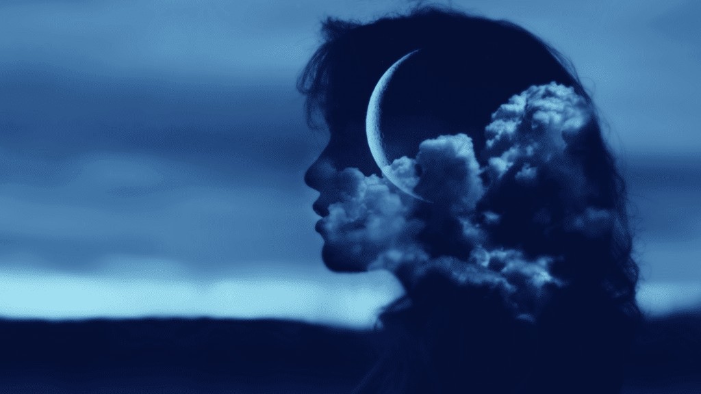 Silhueta de perfil feminino com lua e nuvens na cabeça. Conceito de ciclos menstruais.  