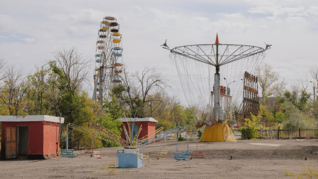 Parque de diversões abandonado. 