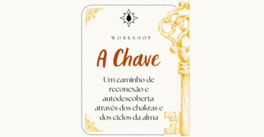 Imagem promocional de um workshop intitulado "A Chave". O fundo é claro, com detalhes ornamentais dourados nos cantos e uma chave dourada decorativa à direita. No topo, há um símbolo com uma folha no centro de uma estrela. O texto diz: "WORKSHOP - A Chave. Um caminho de reconexão e autodescoberta através dos chakras e dos ciclos da alma."