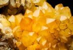 Imagem de um lindo cristal de quartzo amarelo.