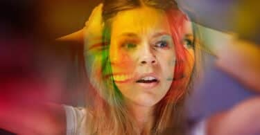 Imagem de uma mulher com sintomas do Transtorno de Personalidade Borderline.