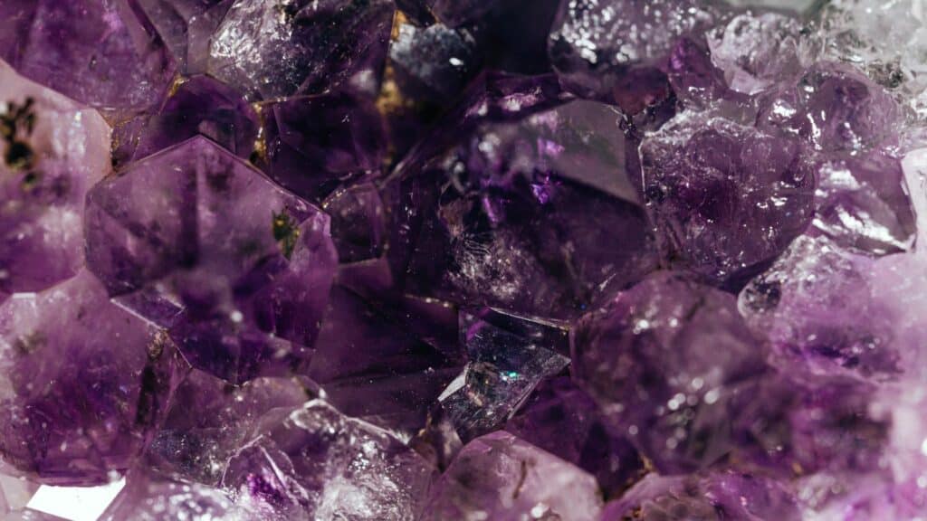 Imagem da pedra que é similar a Ágata Roxa.