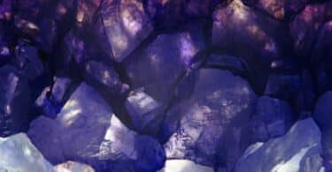 Imagem da pedra que é similar a Ágata Roxa.