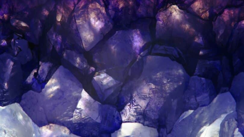 Imagem da pedra que é similar a Ágata Roxa.