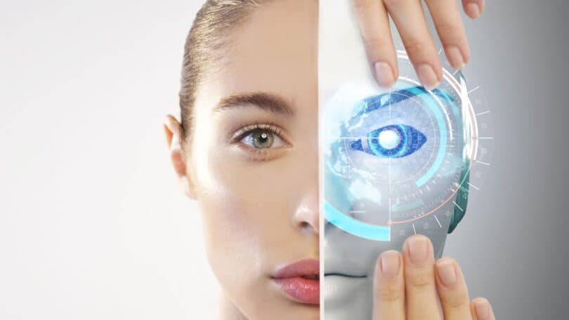 Imagem da metade do rosto de uma pessoa iluminada por circuitos digitais e a outra metade refletida no olhar acolhedor de um terapeuta, representando o contraste entre inteligência artificial e conexão humana na saúde mental.